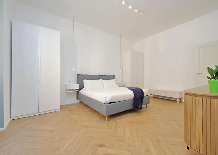 Ych-spaceful Near Vatican Apartment