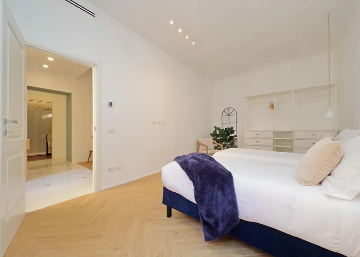 Ych-spaceful Near Vatican Apartment