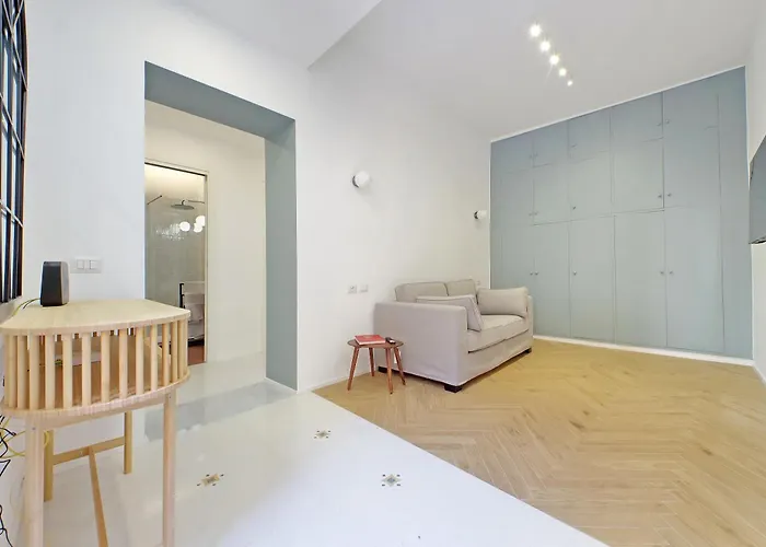 Ych-spaceful Near Vatican Apartment *